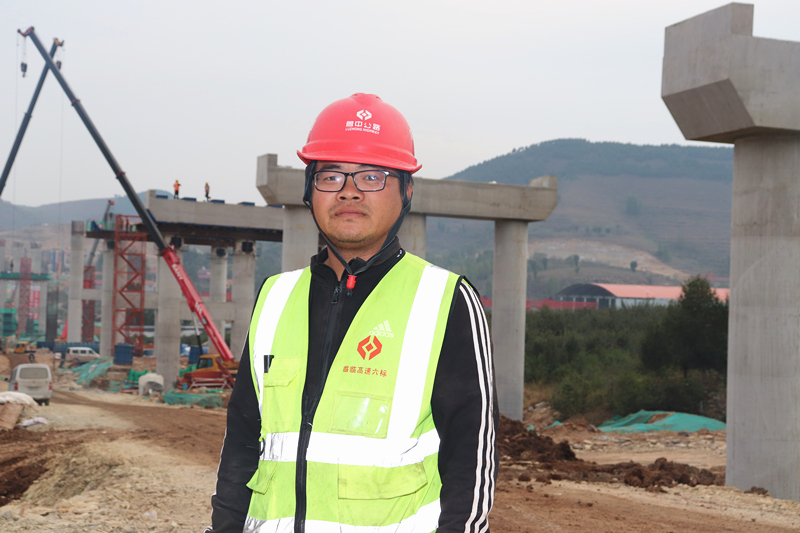 尋找最美公路人：我是革命一塊磚 哪里需要往哪搬————記臨臨高速苗莊特大橋0#-9#現(xiàn)場負責人賈真