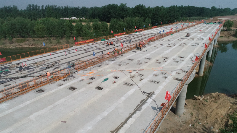 戰(zhàn)高溫、保生產(chǎn)——郯城G205項目全面掀起施工大干熱潮