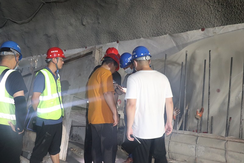 臨臨高速總監(jiān)辦對(duì)臨臨高速六標(biāo)進(jìn)行隧道防排水專項(xiàng)檢查