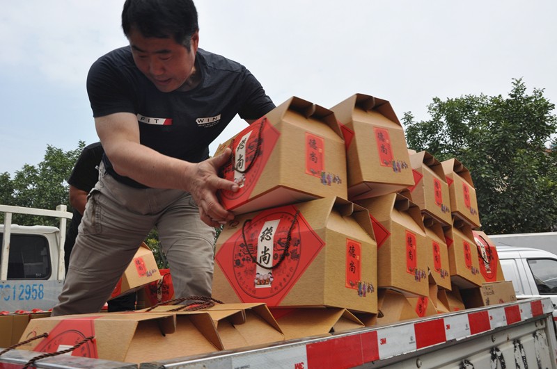 如“月”而至  情暖中秋——魯中公路為員工發(fā)放中秋暖心福利