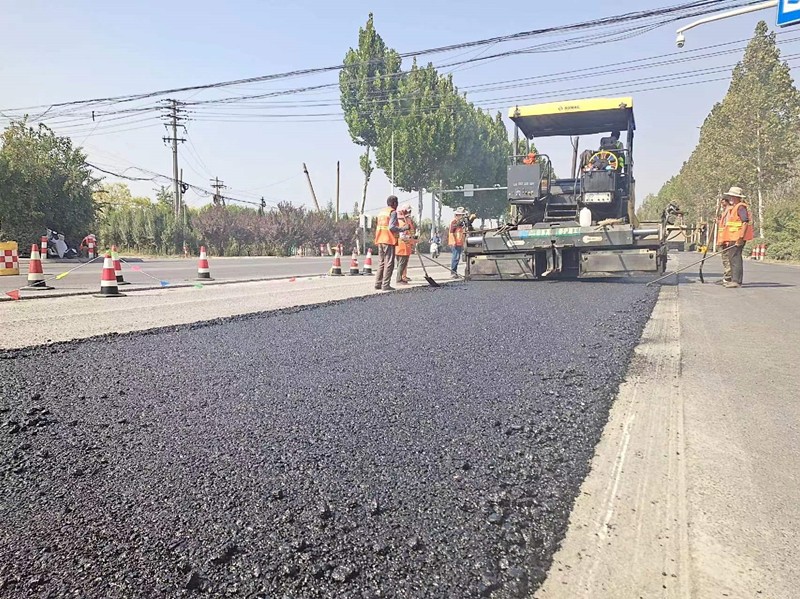 病害區(qū)攤鋪施工_副本