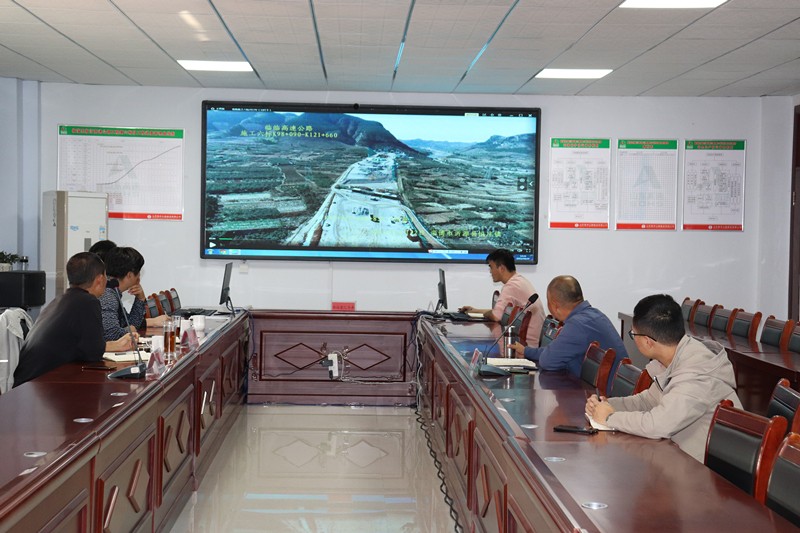 臨臨高速總監(jiān)辦、駐地辦蒞臨臨臨六標開展施工進度調度會0_副本