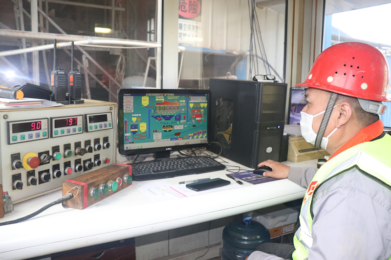 臨臨高速六進(jìn)入瀝青混凝土施工階段