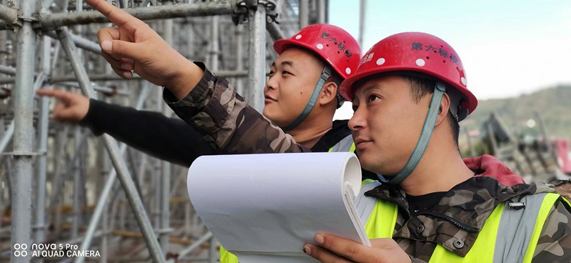 國慶我在崗——臨臨高速魯山南互通立交建設(shè)團(tuán)隊奮進(jìn)實干迎國慶