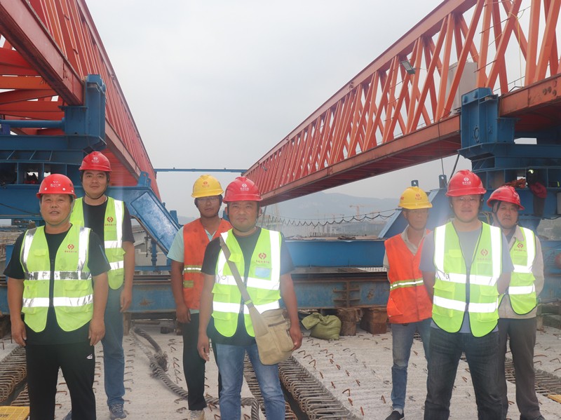 1、晉學(xué)強(qiáng)瓦日鐵路公鐵立交梁板運(yùn)輸、架設(shè)團(tuán)隊(duì)_副本