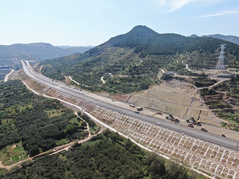 3、韓王崮隧道進(jìn)口、基層施工、邊坡防護(hù)_副本