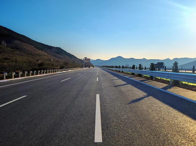 標(biāo)線施工完_副本 標(biāo)線施工完_副本