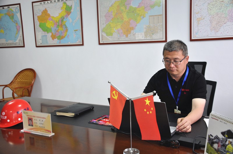 臨臨高速項(xiàng)目經(jīng)理翟峰被業(yè)主授予“優(yōu)秀項(xiàng)目經(jīng)理獎(jiǎng)”