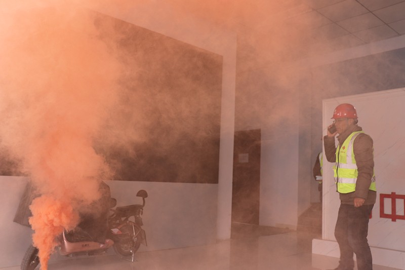 發(fā)生火災(zāi)后，宿寶明第一時間報警、并及時通知相關(guān)領(lǐng)導(dǎo)_副本