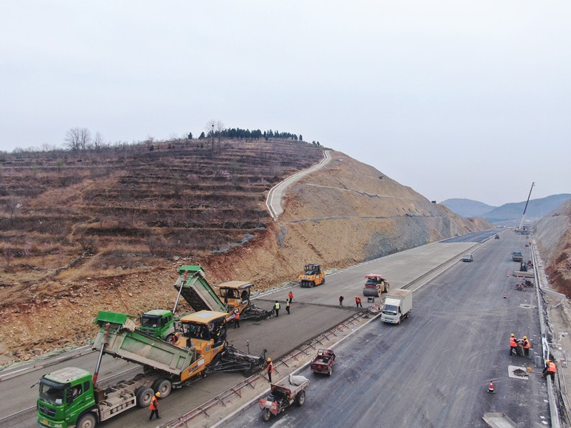 臨臨：“清明”假期搶抓施工黃金期，自動(dòng)工作彰顯使命擔(dān)當(dāng)