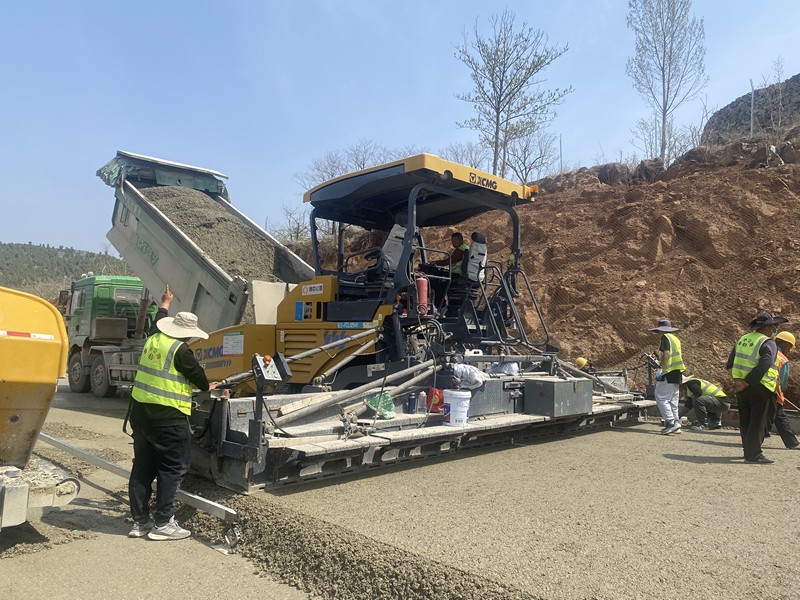 機(jī)械化施工公司用實(shí)干奏響“春日序曲”