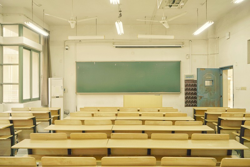 襯衫的價(jià)格是九磅十五便士