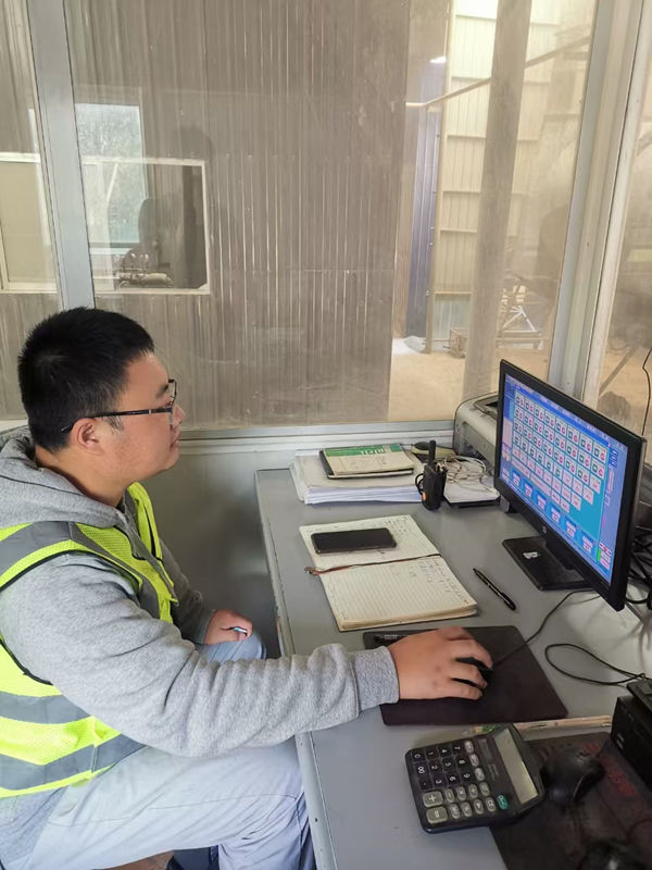 堅(jiān)守，中秋節(jié)我在崗 