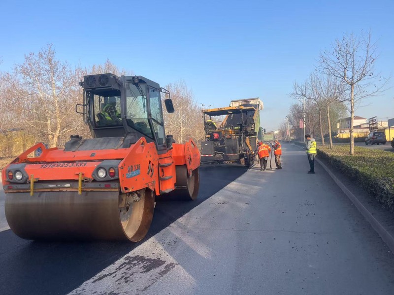 加足馬力——S510中修項(xiàng)目打響瀝青面層攤鋪第一槍