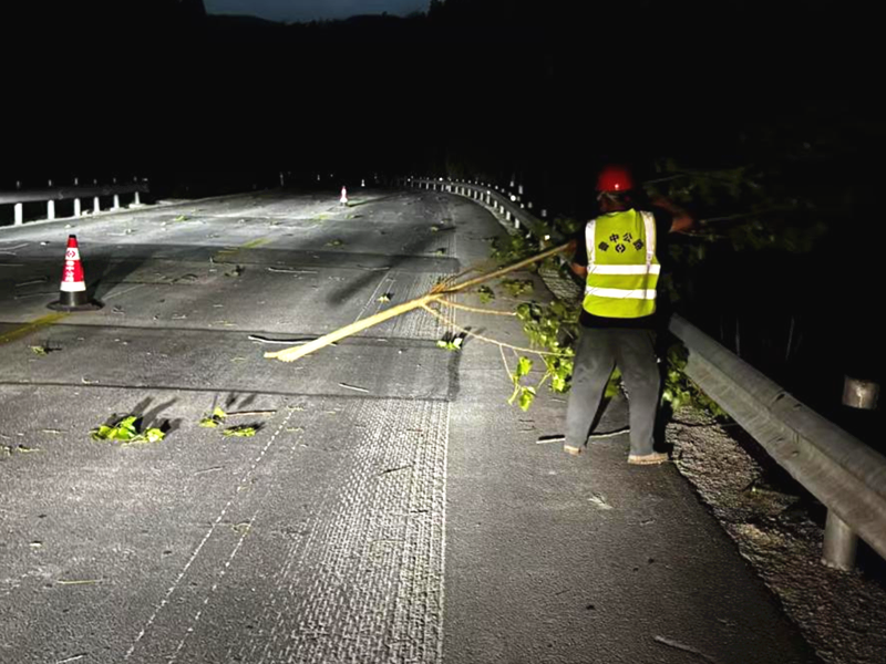 【一提三?！课逡徊淮蜢?，放假不放松，S232張魯線項目筑牢安全防線