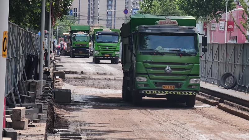 市政工程公司王舍路排水工程完成水穩(wěn)攤鋪施工