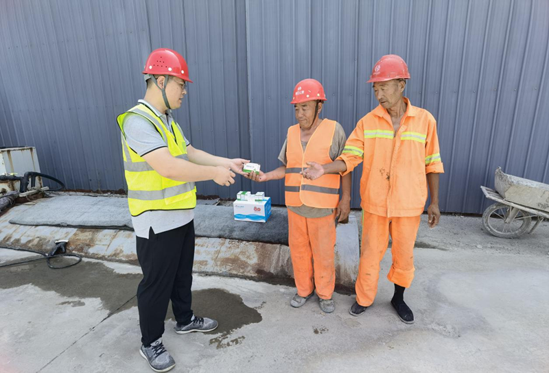 【一提三保】 高溫、斗酷暑——高青拌合站為一線員工送清涼保安全