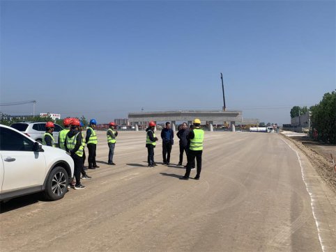 五一我在崗、慰問暖人心——公司領導慰問一線施工人員