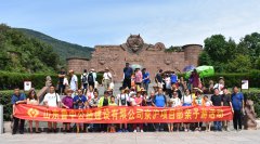 青青幼苗，雙手呵護(hù)