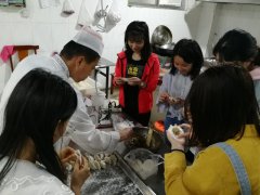 新寧項(xiàng)目組織“包餃子，迎五四”活動