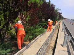 堅(jiān)守崗位，共戰(zhàn)高溫