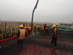 新寧項(xiàng)目部K52+975右幅支架現(xiàn)澆箱梁順利完成