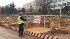 寒風(fēng)中我們依然在奮斗