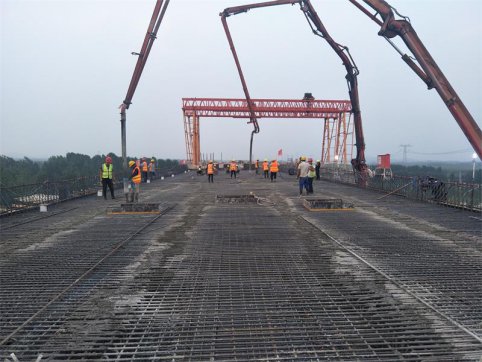 興隆莊特大橋第10聯(lián)右幅第1、2孔現(xiàn)澆箱梁順利完成澆筑