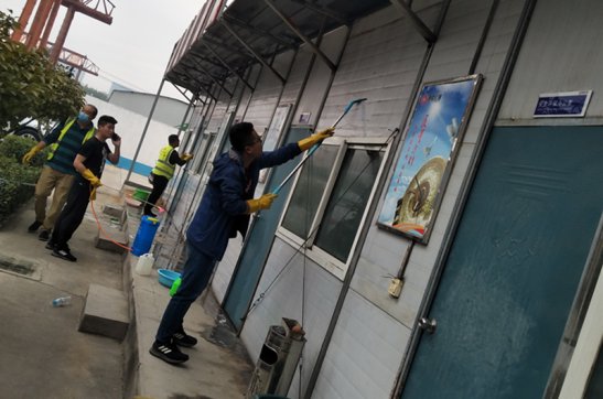 衛(wèi)生掃除，我們?cè)谛袆?dòng)！