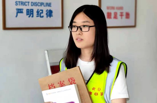 學(xué)會戰(zhàn)勝自我，放飛青春