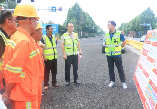 【抓作風 創(chuàng)效益】G205項目部參加交通部門組織的安全生產(chǎn)月宣傳活動