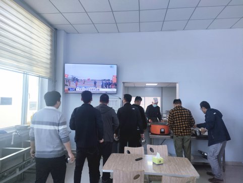 【臨臨風采】臨臨六標項目部食堂安裝電視提高用餐環(huán)境